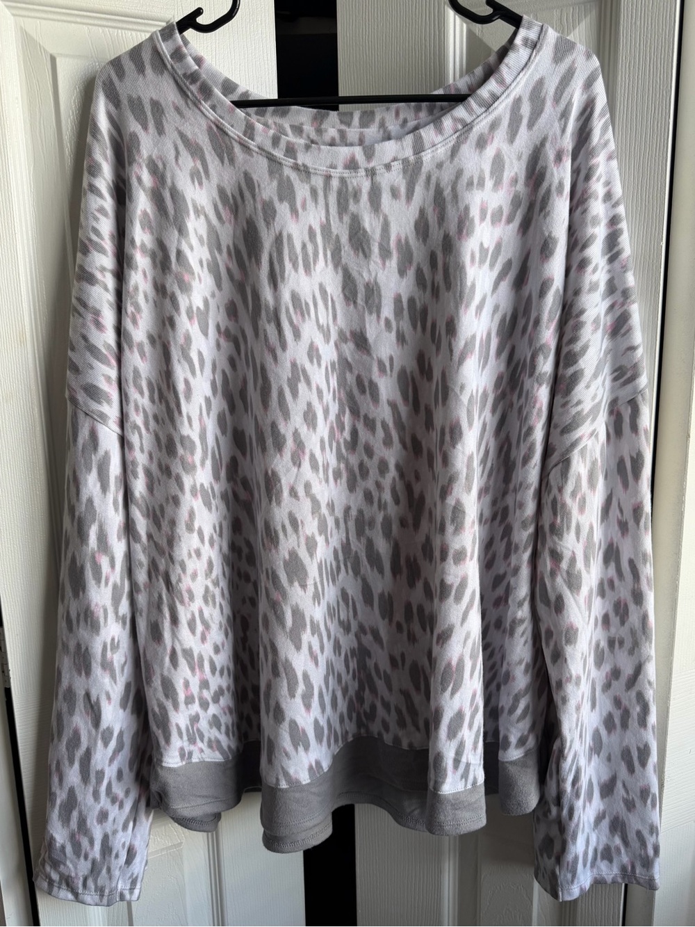 Ellen Tracy Grey and Pink Cheetah Print Knit Long Sleeve